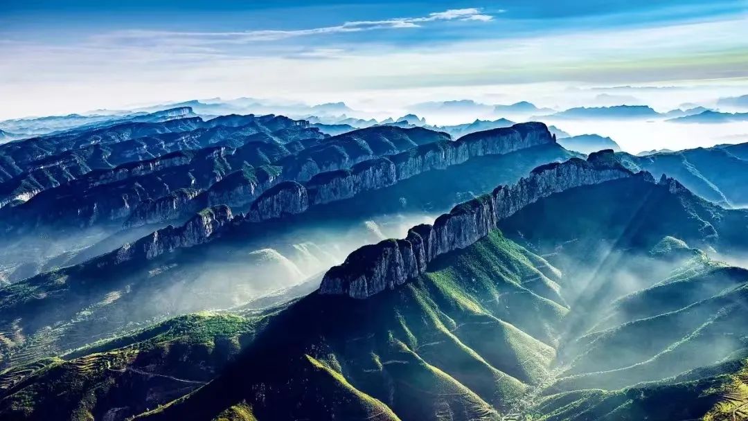長(zhǎng)治武鄉(xiāng)的板山到黎城陽(yáng)坡、廣志山一帶的山體,是典型的嶺脊型墻狀山.jpg